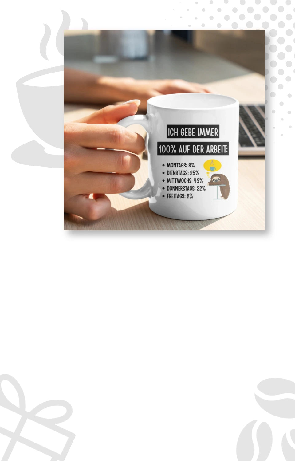 Vollzeitfrust Tasse mit Spruch „Ich gebe immer 100% auf der Arbeit" – lustige Bürotasse mit Faultier-Motiv, Nahaufnahme am Schreibtisch