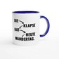 Zweifarbige Keramiktasse 325 ml mit Aufdruck "Die Klapse hat heute Wandertag" in Blau – Schreibtischtasse von Vollzeitfrust
