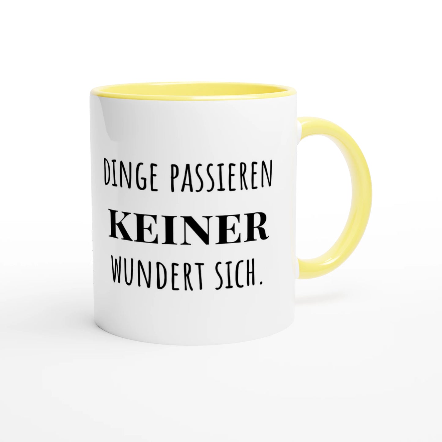 Zweifarbige Keramiktasse 325 ml mit Aufdruck "Dinge passieren. Keiner wundert sich" in Gelb – Schreibtischtasse von Vollzeitfrust
