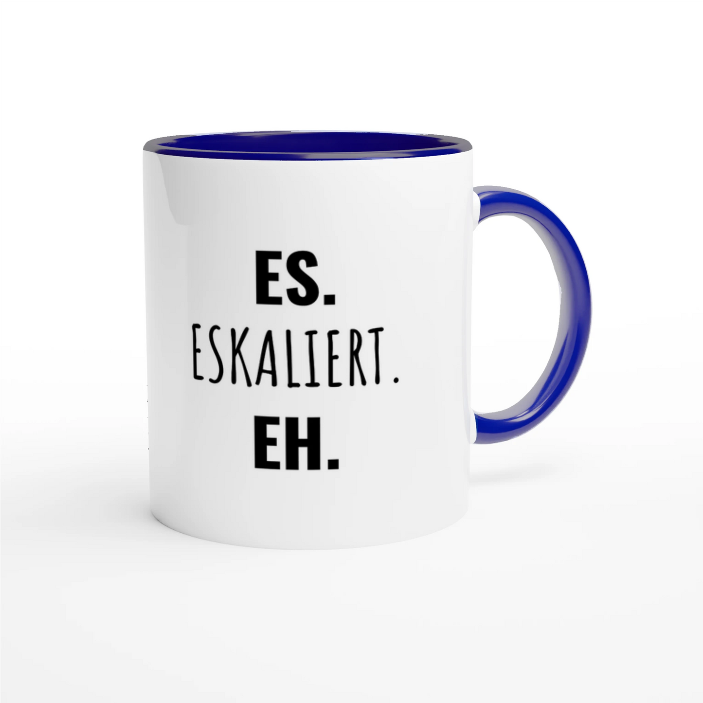 Zweifarbige Keramiktasse 325 ml mit Aufdruck "Es. Eskaliert. Eh" in Blau – Schreibtischtasse von Vollzeitfrust
