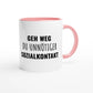 Zweifarbige Keramiktasse 325 ml mit Aufdruck "Geh weg, du unnötiger Sozialkontakt" in Rosa – Schreibtischtasse von Vollzeitfrust
