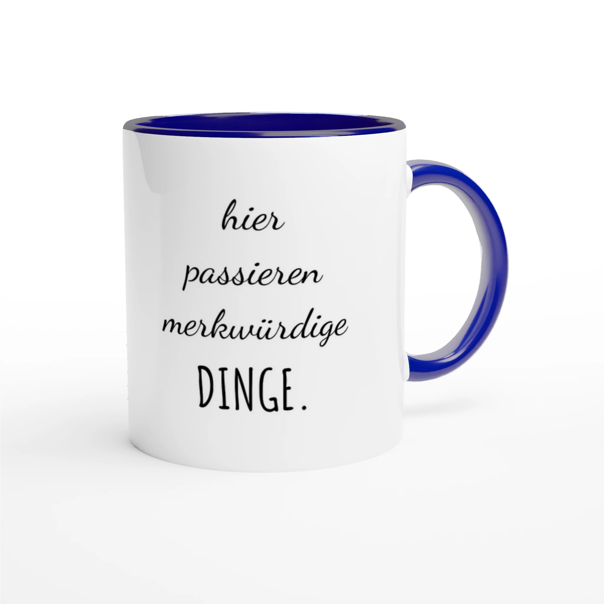 Zweifarbige Keramiktasse 325 ml mit Aufdruck "Hier passieren merkwürdige Dinge" in Blau – Schreibtischtasse von Vollzeitfrust
