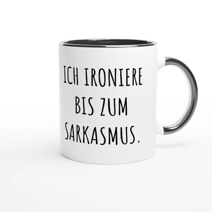 Zweifarbige Keramiktasse 325 ml mit Aufdruck "Ich ironiere bis zum Sarkasmus" in Schwarz – Schreibtischtasse von Vollzeitfrust
