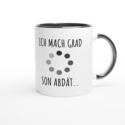 Zweifarbige Keramiktasse 325 ml mit Aufdruck "Ich mach grad son Abdät" in Schwarz – Schreibtischtasse von Vollzeitfrust
