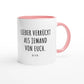Zweifarbige Keramiktasse 325 ml mit Aufdruck "Lieber verrückt als jemand von euch" in Rosa – Schreibtischtasse von Vollzeitfrust
