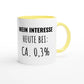 Zweifarbige Keramiktasse 325 ml mit Aufdruck "Mein Interesse heute bei: ca. 0,3%" in Gelb – Schreibtischtasse von Vollzeitfrust
