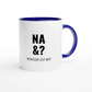 Zweifarbige Keramiktasse 325 ml mit Aufdruck "Na &? Interessiert jetzt wen?" in Blau – Schreibtischtasse von Vollzeitfrust
