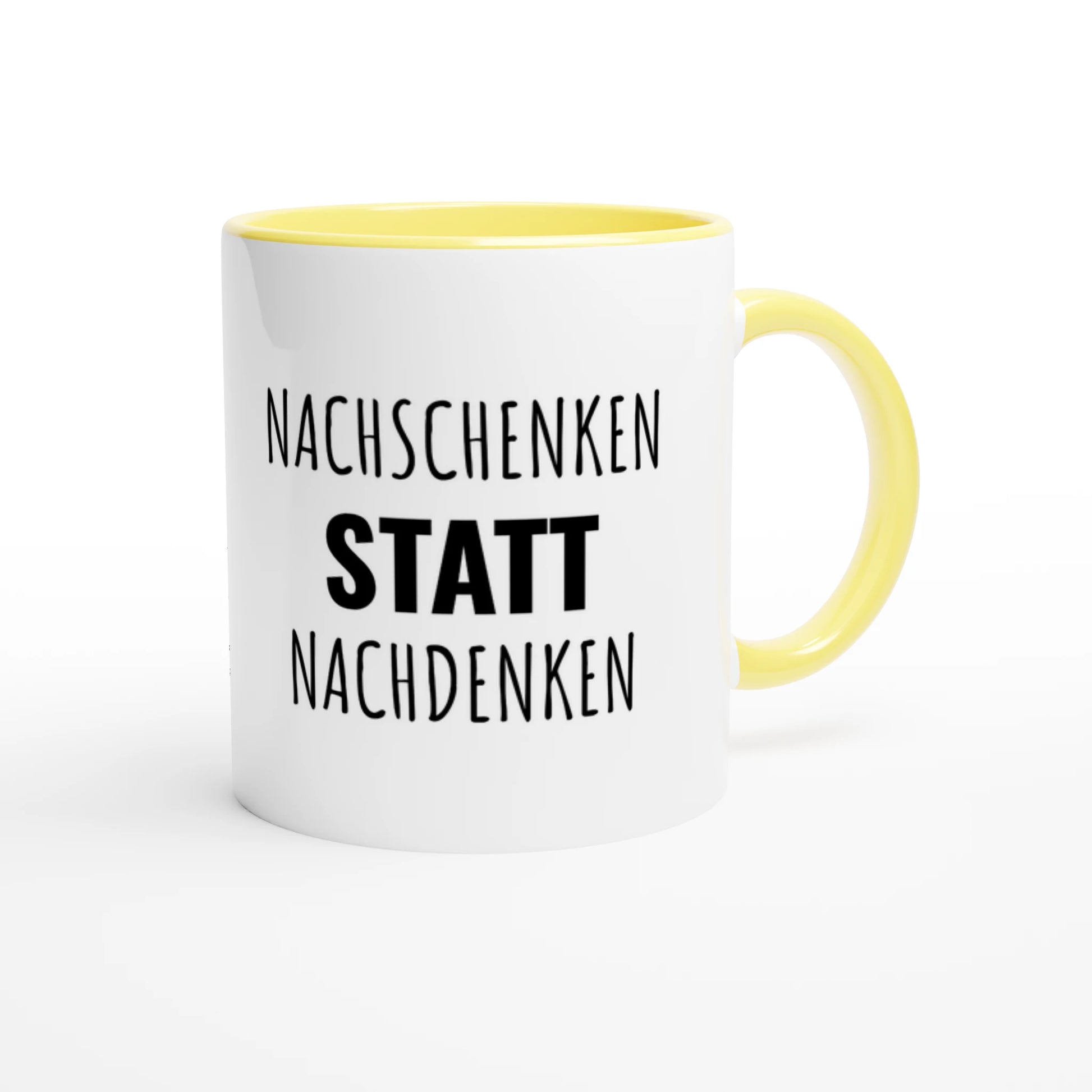 Zweifarbige Keramiktasse 325 ml mit Aufdruck "Nachschenken statt Nachdenken" in Gelb – Schreibtischtasse von Vollzeitfrust
