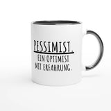 Zweifarbige Keramiktasse 325 ml mit Aufdruck "Pessimist. Ein Optimist mit Erfahrung" in Schwarz – Schreibtischtasse von Vollzeitfrust

